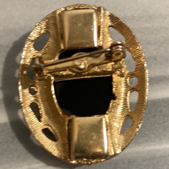 Vintage Black Cameo in Gold Pin Frame - Picture 5 of 6